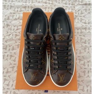 Women’s Louis Vuitton FRONTROW SNEAKER